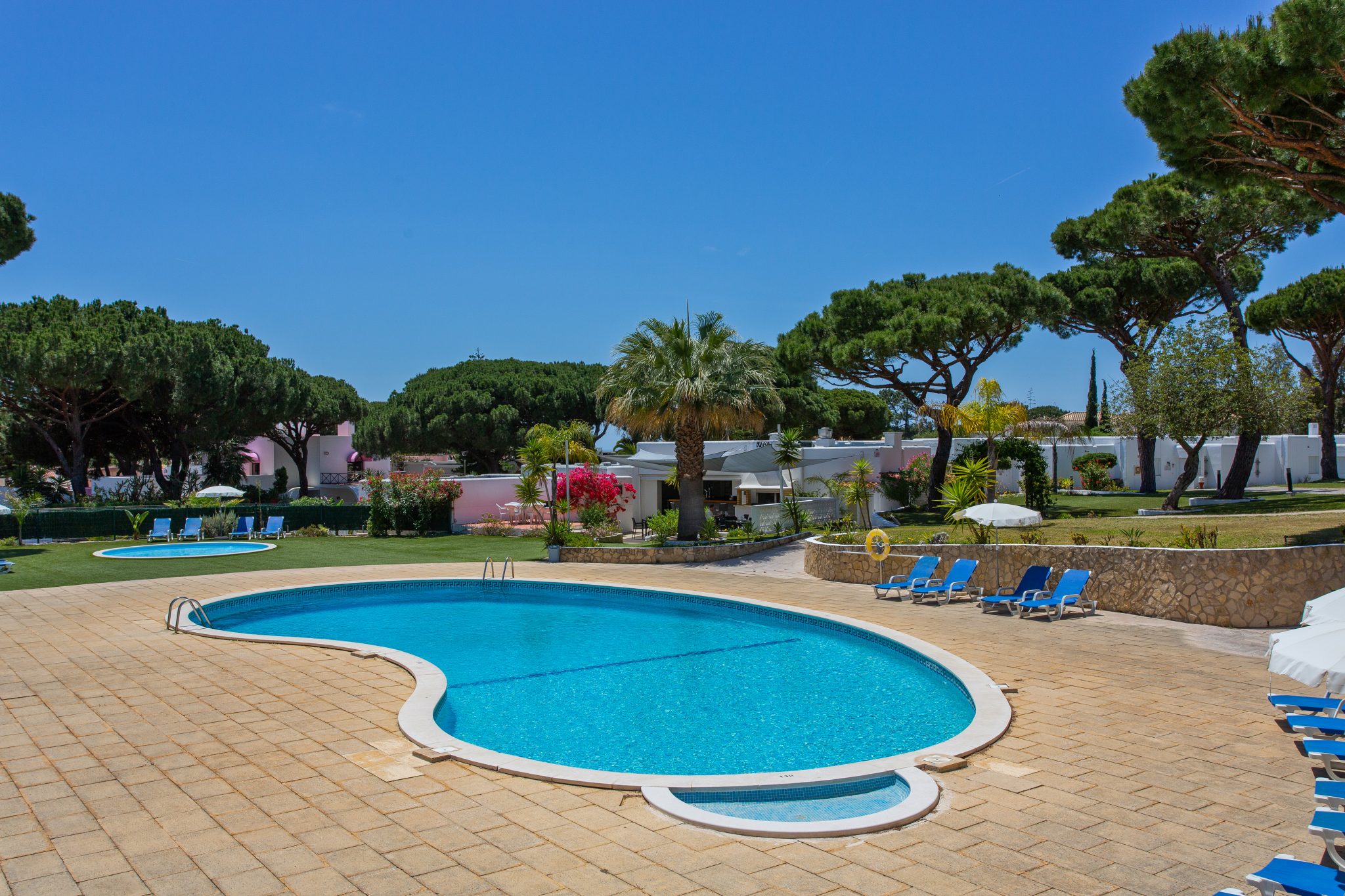 Beautiful large pool and childrens pool